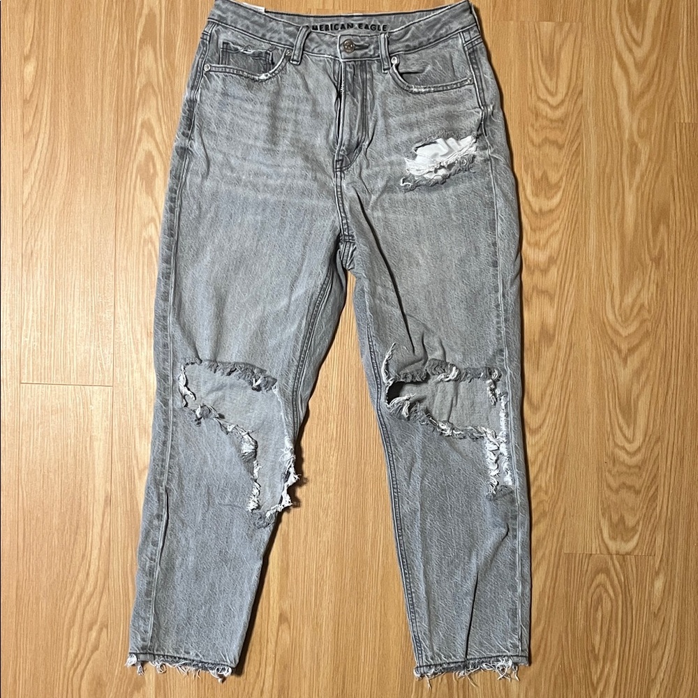 American Eagle Outfitters Mom Jeans - Gray, size 6 short cropped